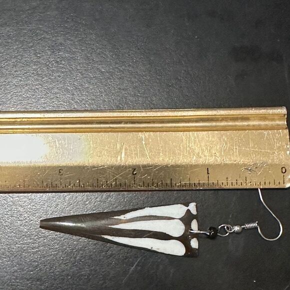 NWOT African Bone Dangling Triangle Earrings - Picture 5 of 5